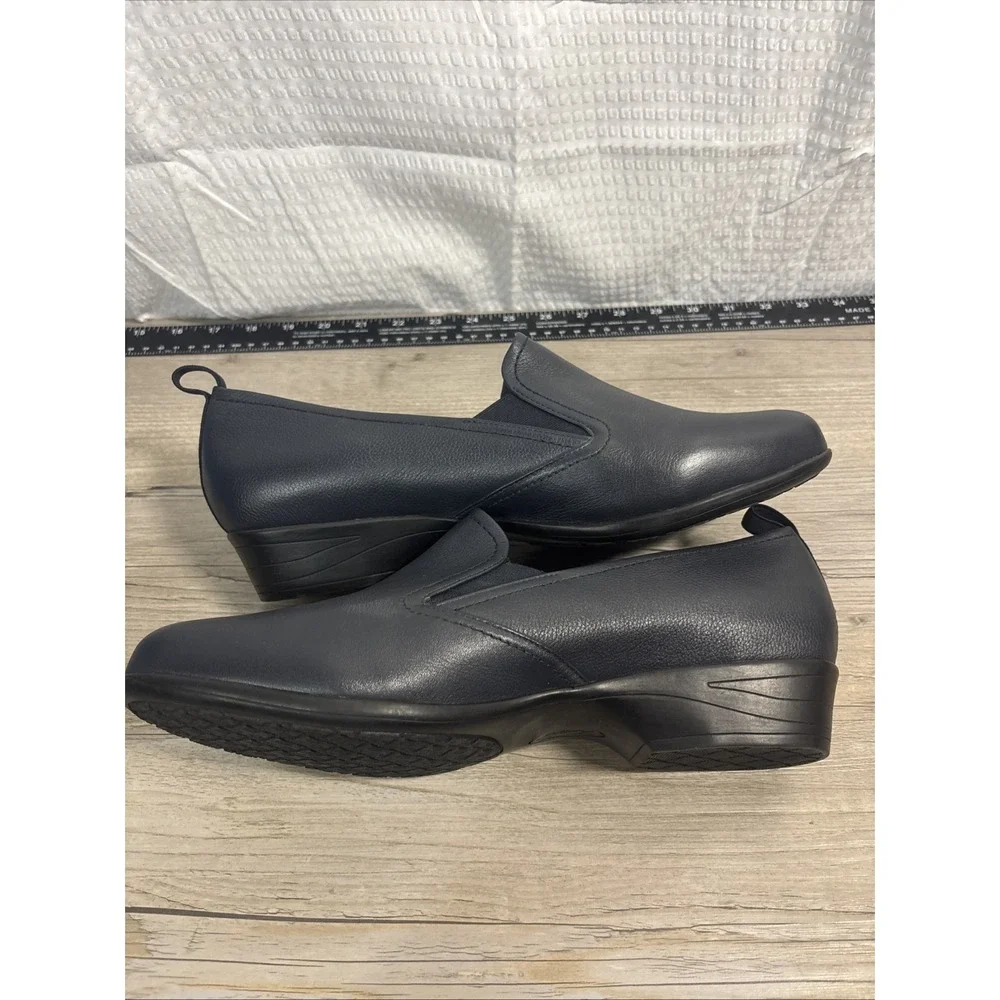 Women's 12 Wide Trotters Navy Blue Leather Reggie Loafers Slip On Comfort Shoe